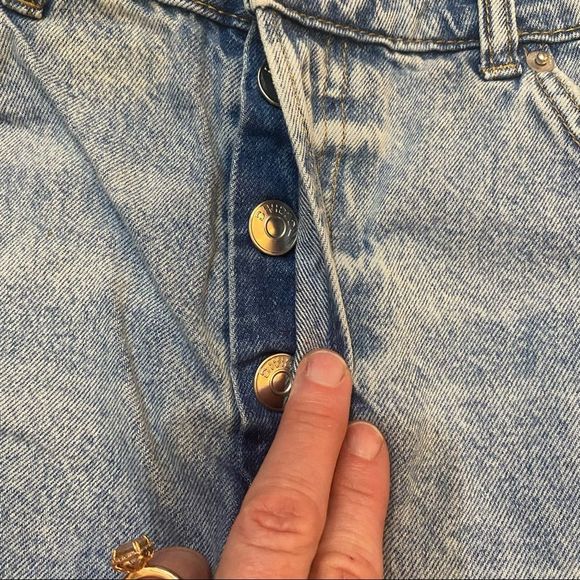 Divided women’s distressed light color jeans size 8 - Picture 4 of 8